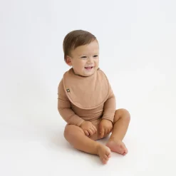 Cushy Bib in Latte