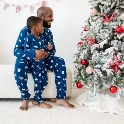 Long Sleeve Pajamas in Frosty Friends