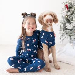 Long Sleeve Pajamas in Frosty Friends