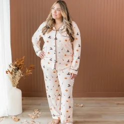 Long-Sleeved Women's Pajama Set in Bewitched