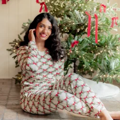 Women's Jogger Pajama Set in Holiday Bow
