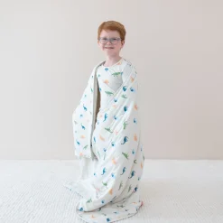 Youth Blanket in Ecru Roar 1.0